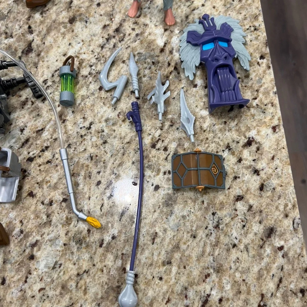 Disney Atlantis The Lost Empire Action Figure Lot Milo Mole Kida Accessories